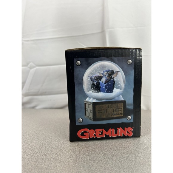 GREMLINS Holiday Snow Globe LIMITED EDITION Nerd Block Exclusive - Picture 8 of 10